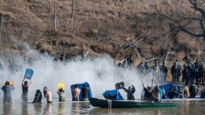 standing-rock-police-pepper-spray-water-protectors-crossing-river-to-land-owned-by-pipeline-co-110216-by-reuters